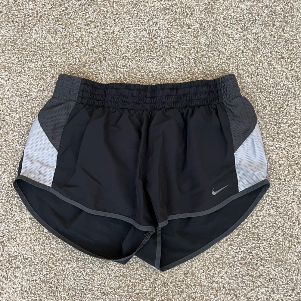 Nike dri-fit shorts size medium